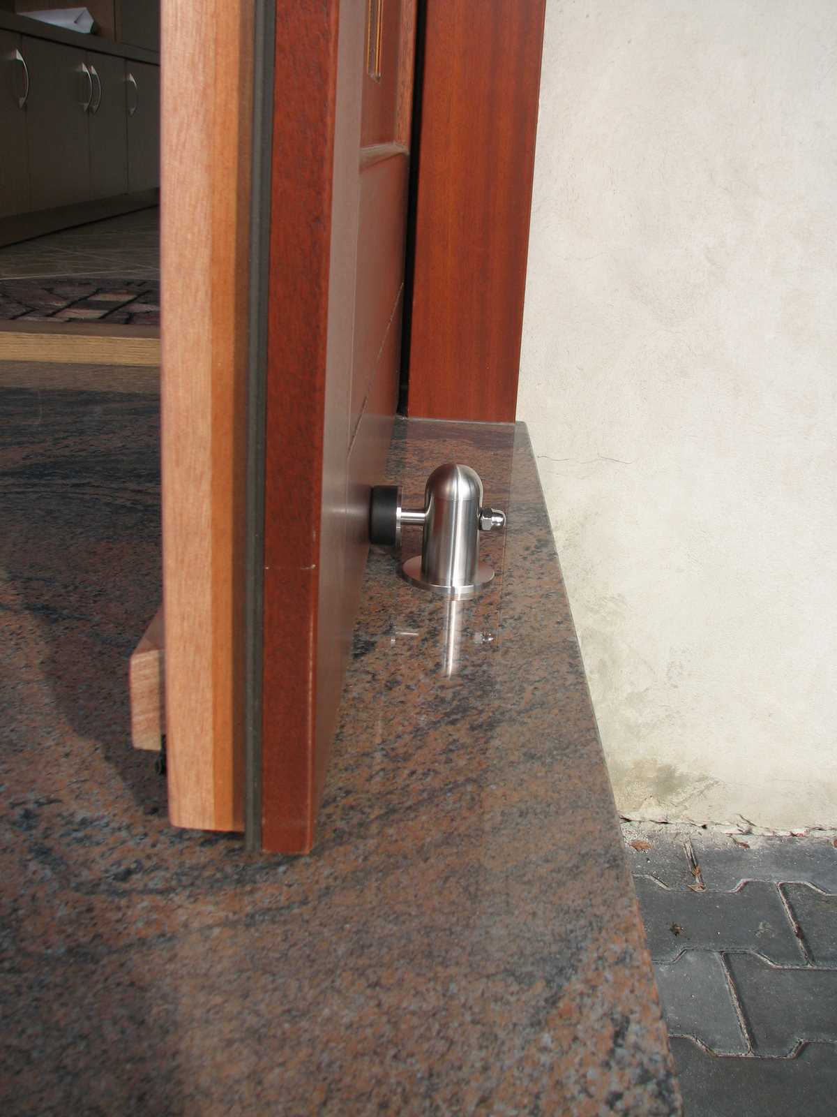 odbojnik-do-drzwi-z-amortyzatorem-1 (Kopiowanie)